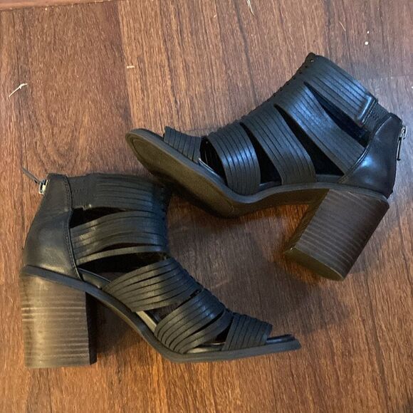 Lucky Brand Heels 💙 - Picture 3 of 8